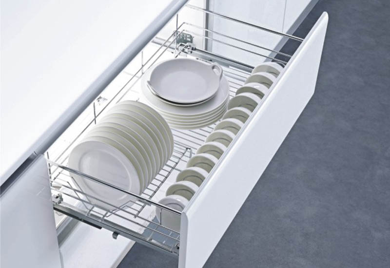 ¿Cómo organizar la cesta extraíble del armario?